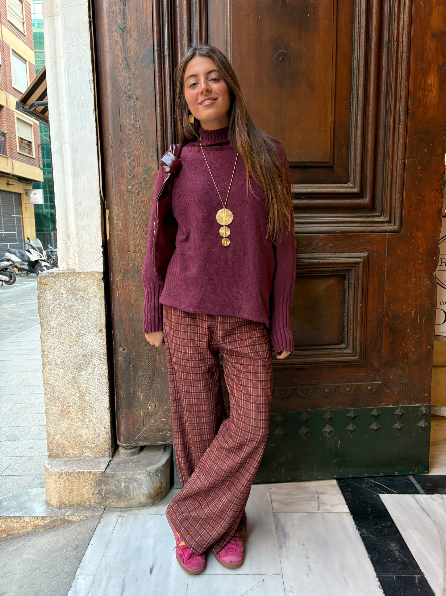 Pantalón ancho de cuadros con goma y mucha caída