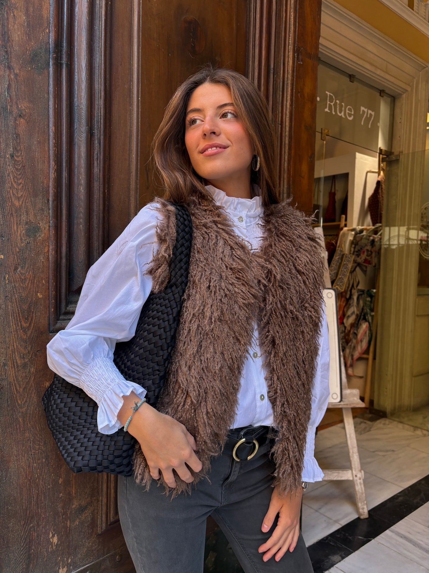 Chaleco de pelo largo color visón