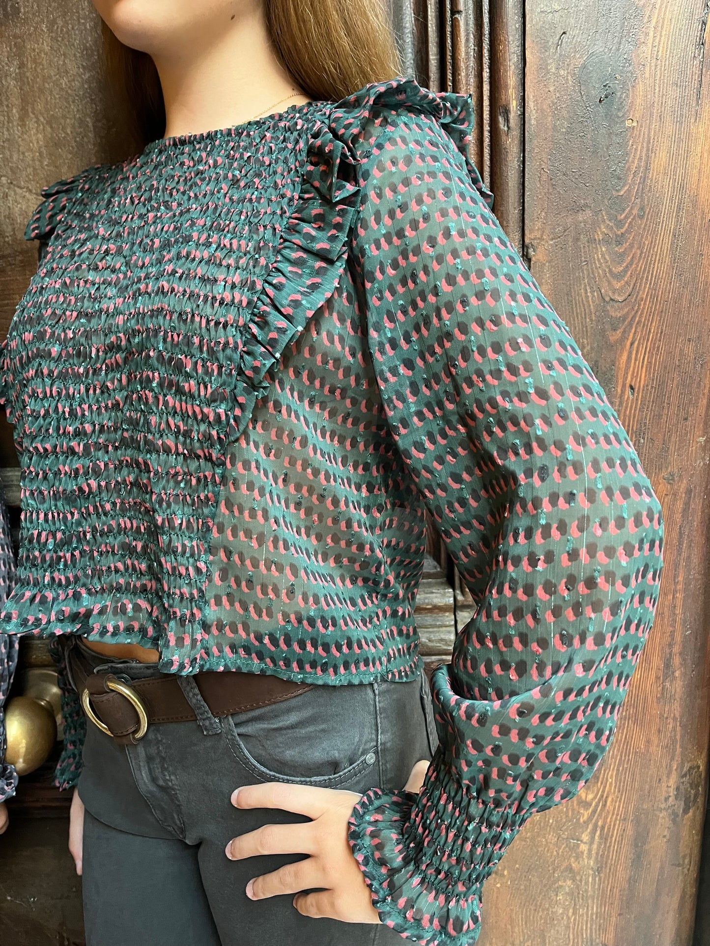 Camisa de gasa fruncida con volantes motas