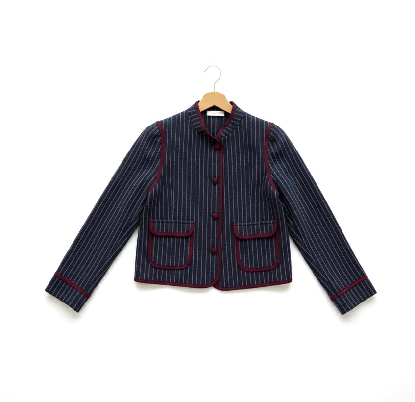 Chaqueta ribete burdeos Raya Diplomática