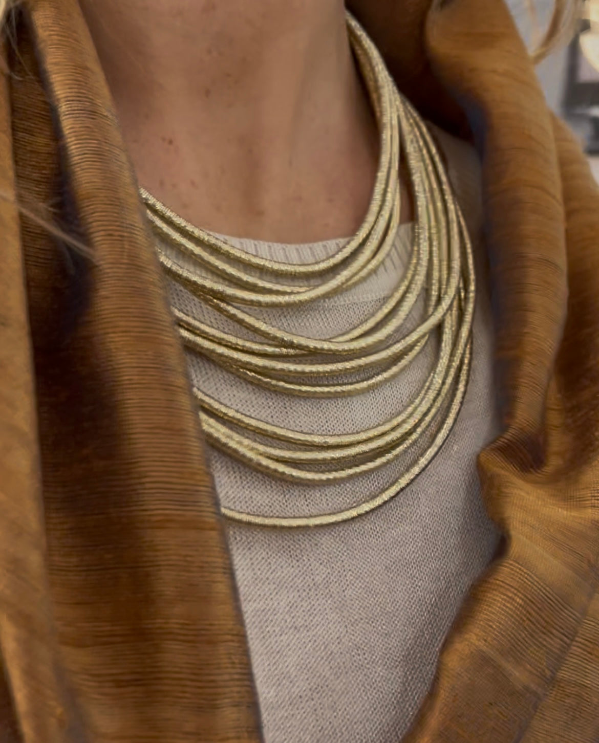 Collar hilo de oro capas