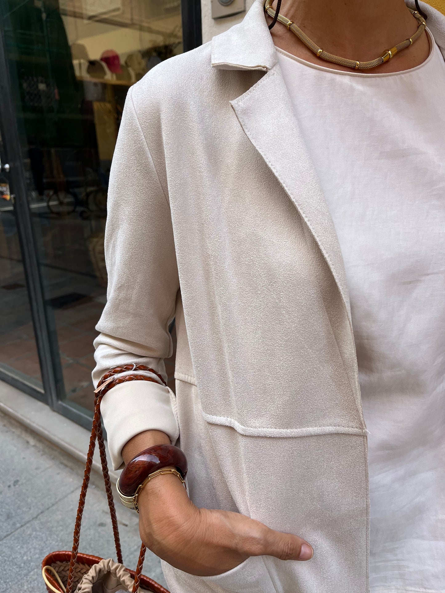 Abrigo de antelina color beige