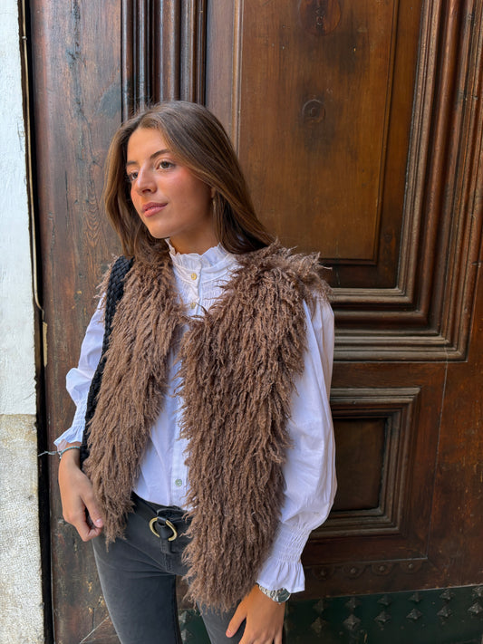 Chaleco de pelo largo color visón