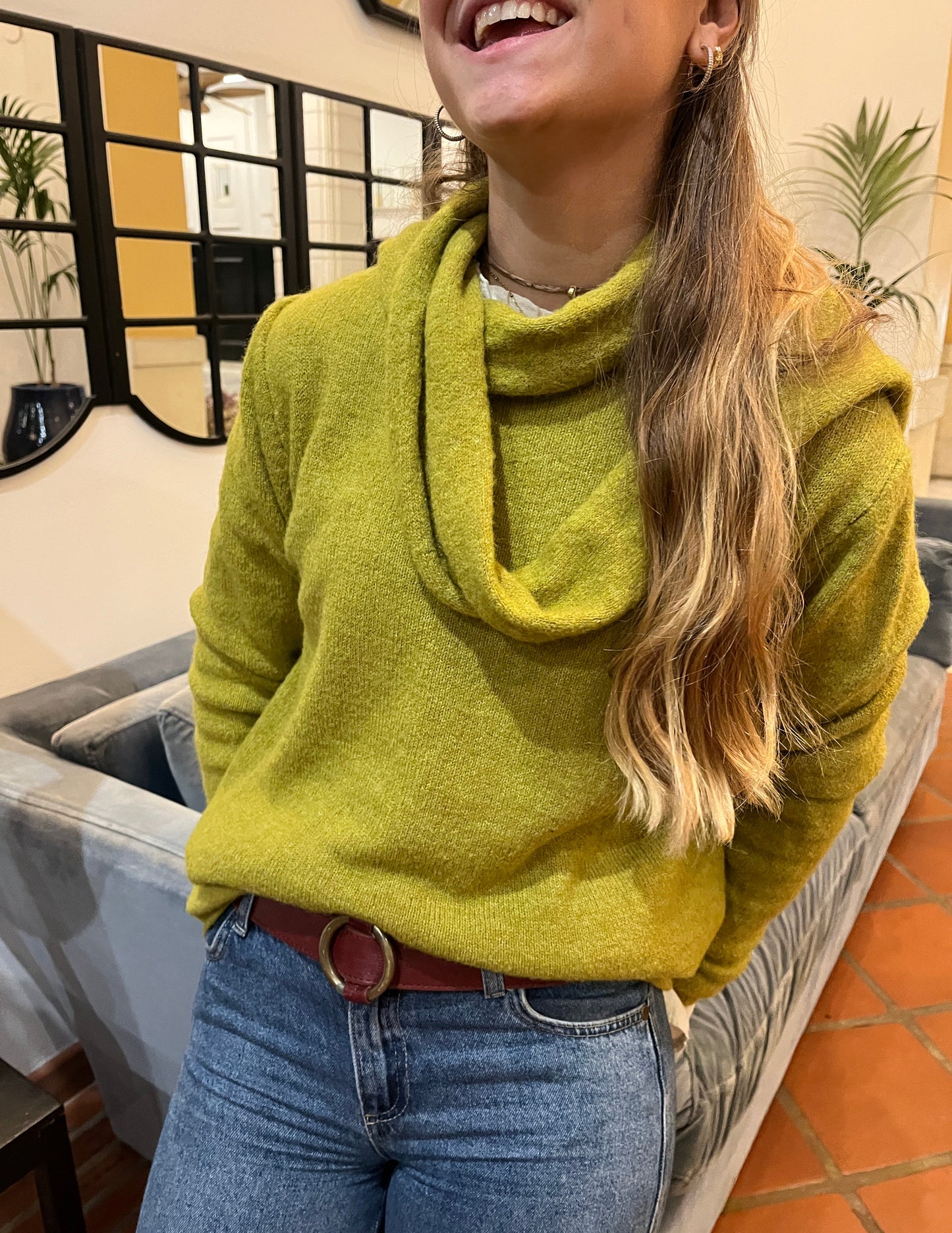 Jersey con bufanda color lima