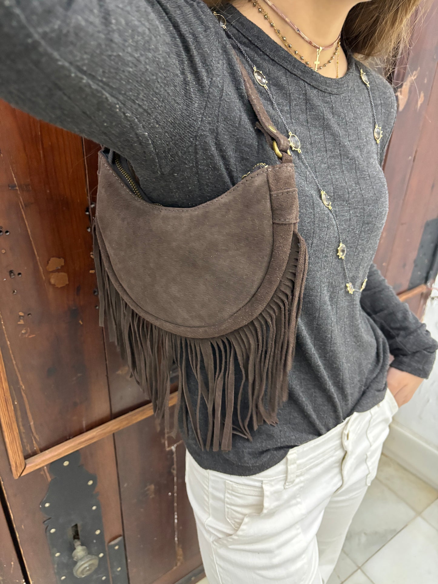 Bolso medialuna flecos