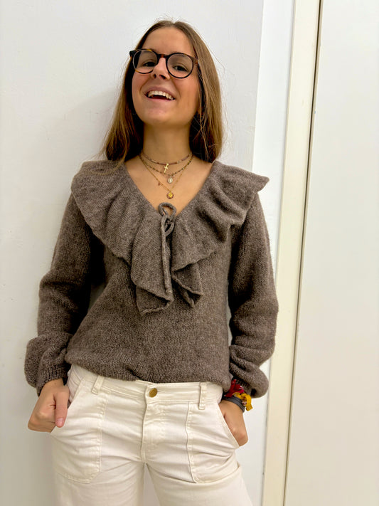 Suéter de lana cuello de volante