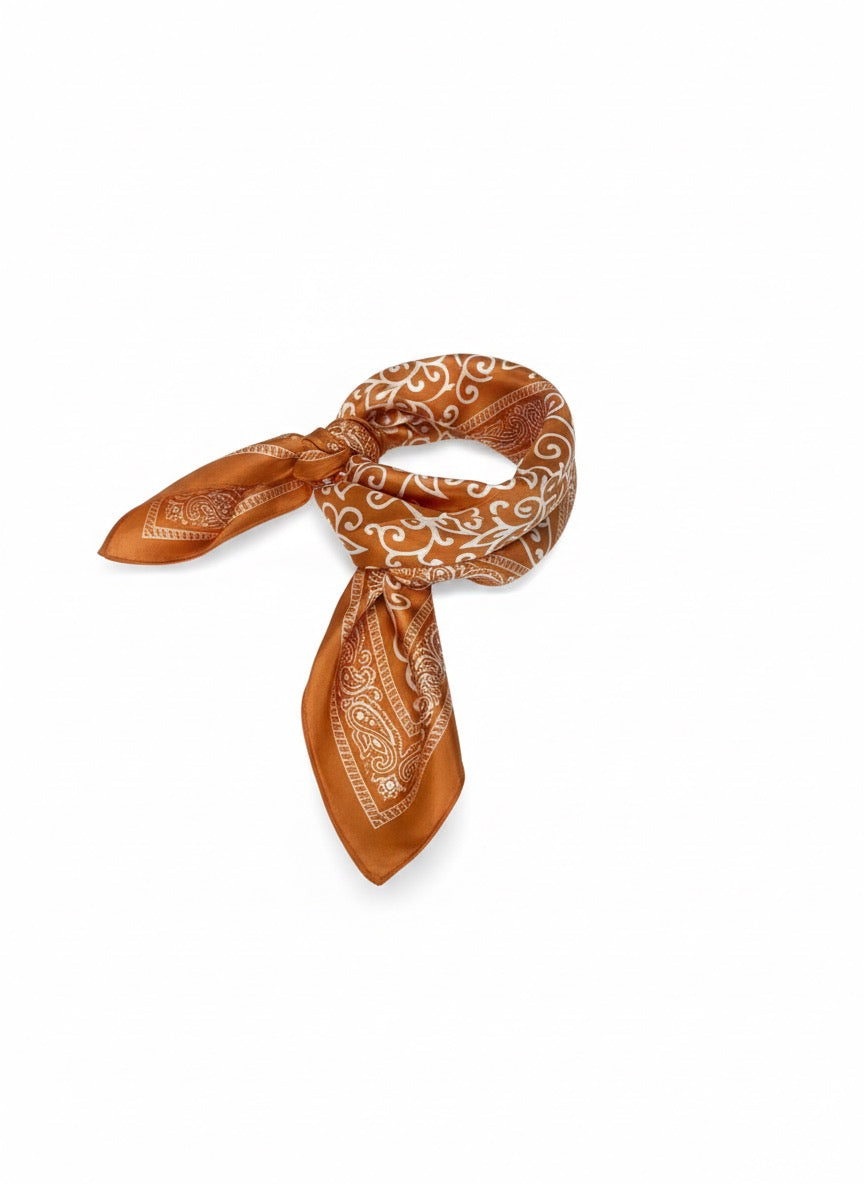 Pañuelo efecto seda estampado cowboy naranja