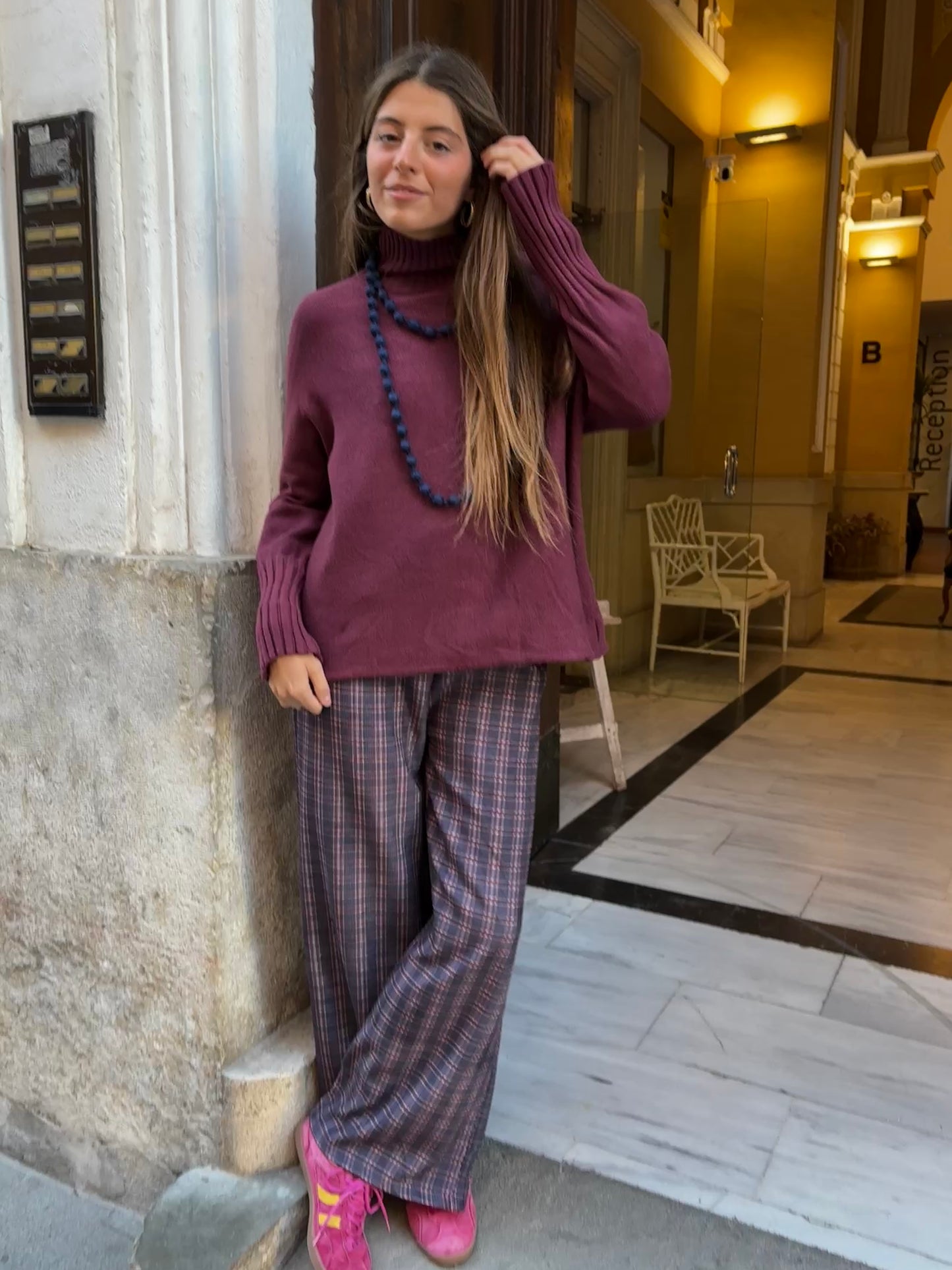 Pantalón ancho de cuadros con goma y mucha caída