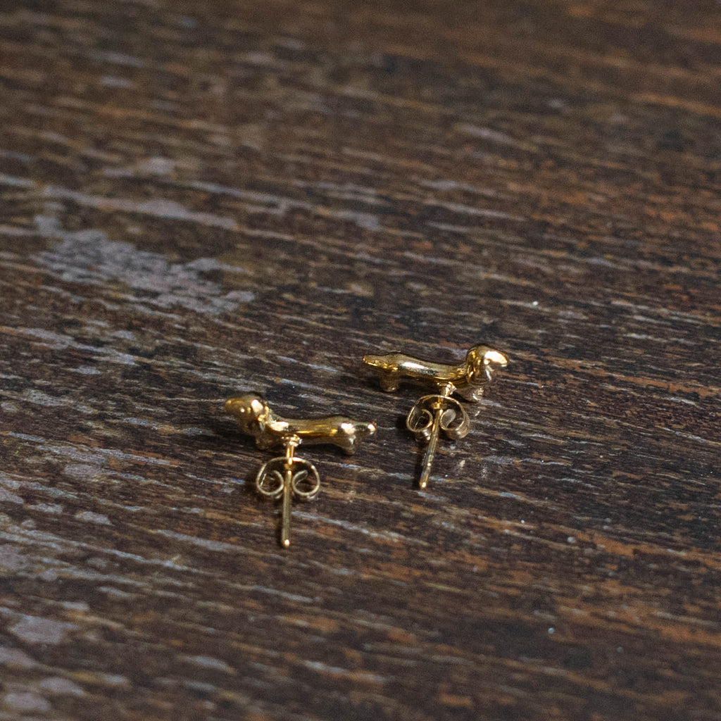 Pendientes perrito salchicha