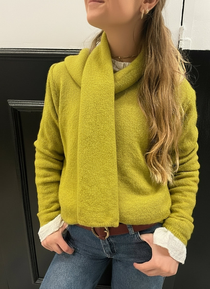 Jersey con bufanda color lima