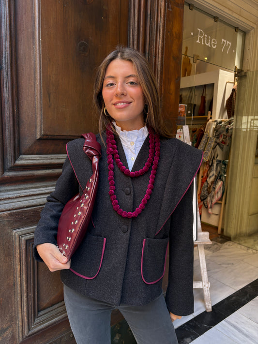 Chaqueta ribete burdeos