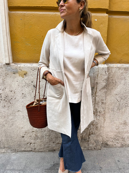 Abrigo de antelina color beige