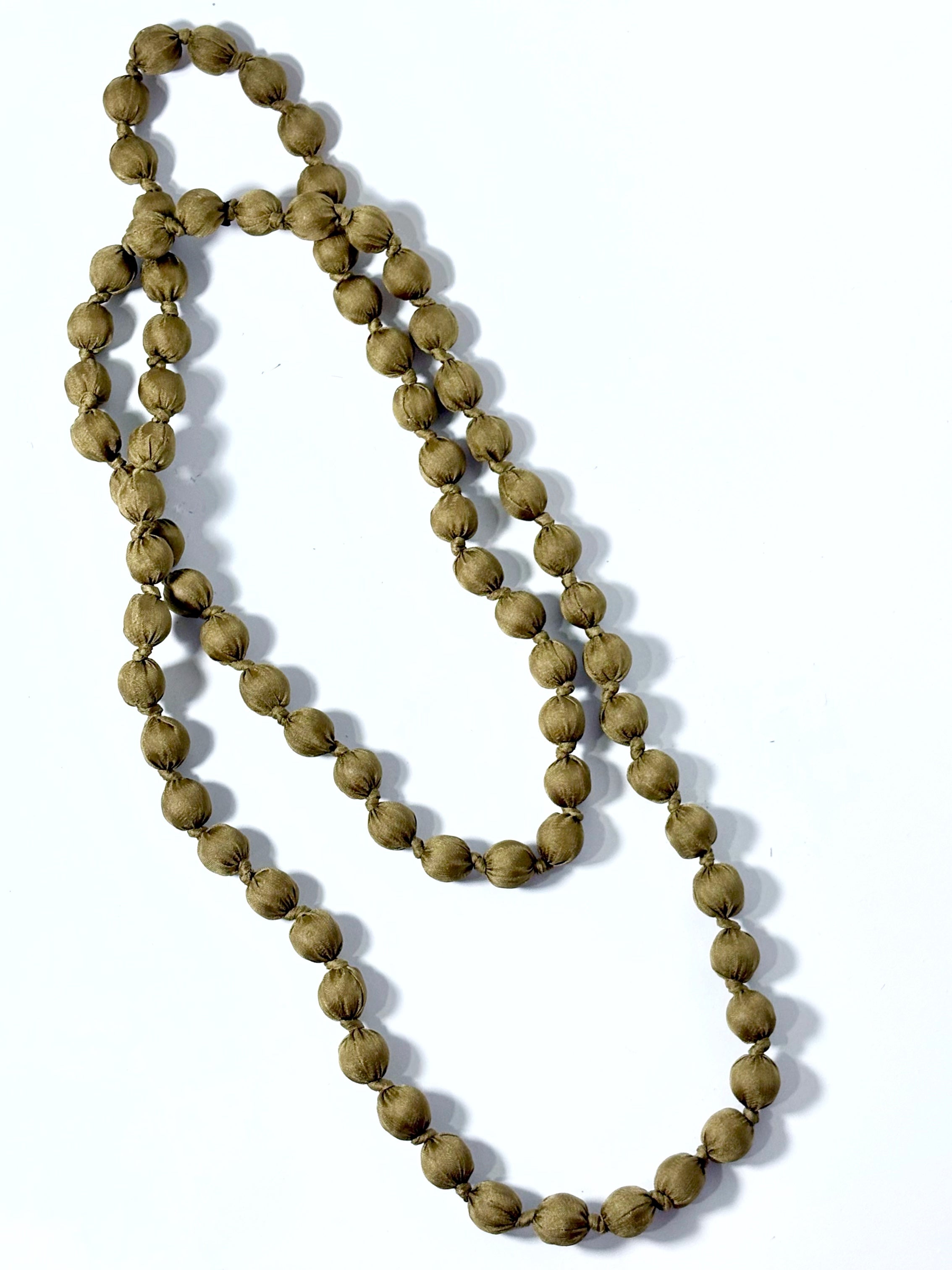 Collar tela bolitas color