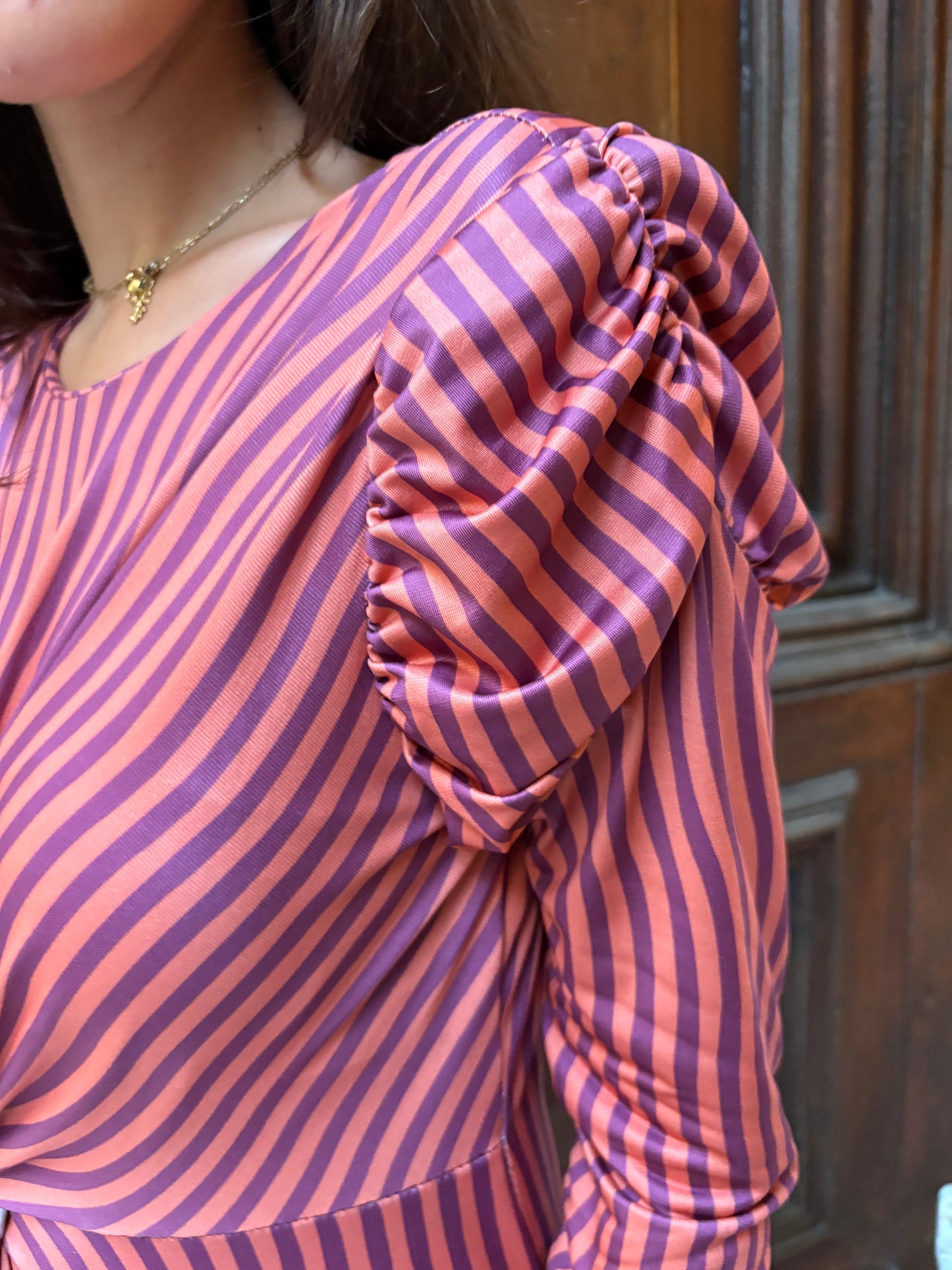 Vestido largo de rayas con fruncido