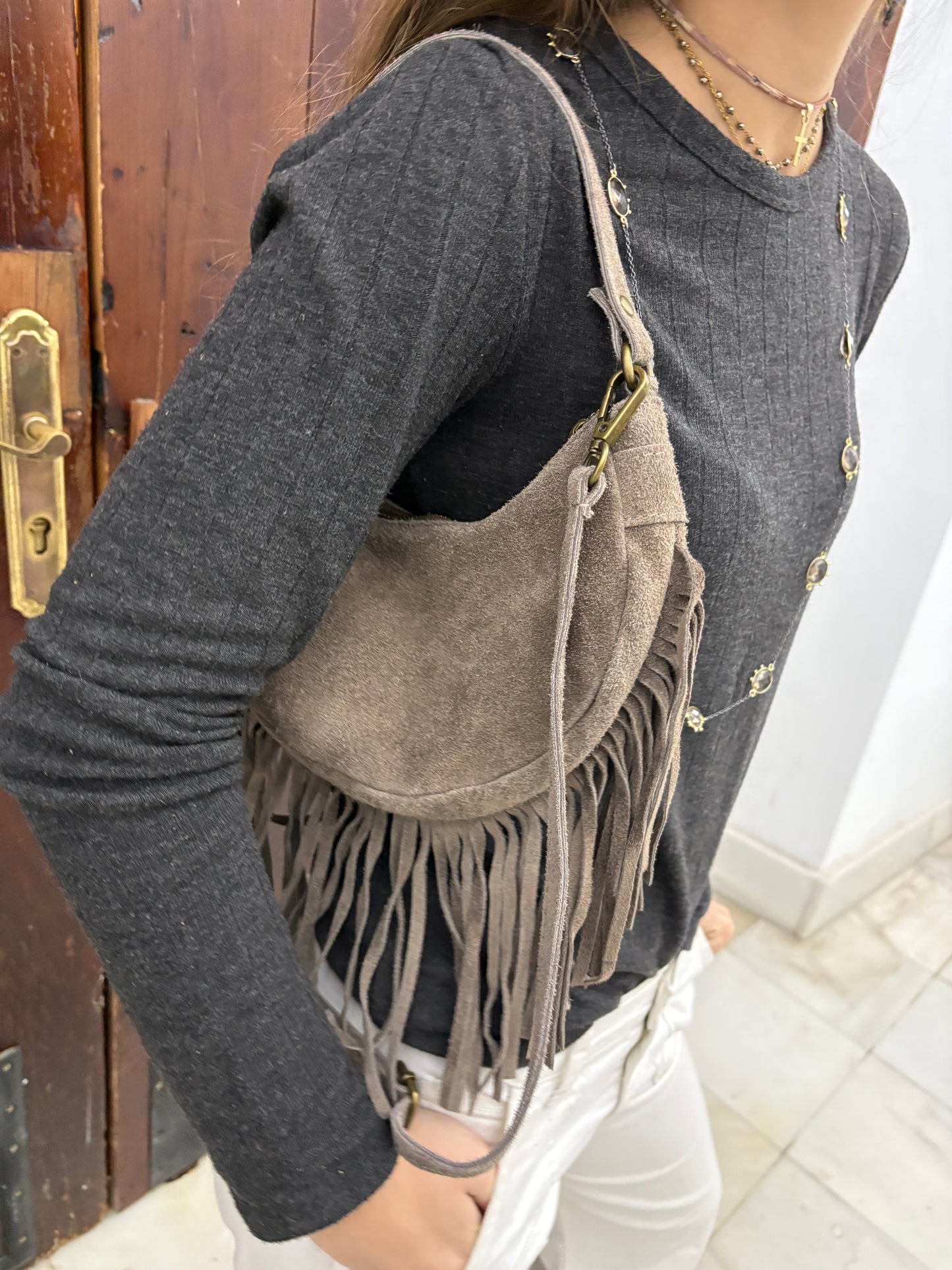 Bolso medialuna flecos