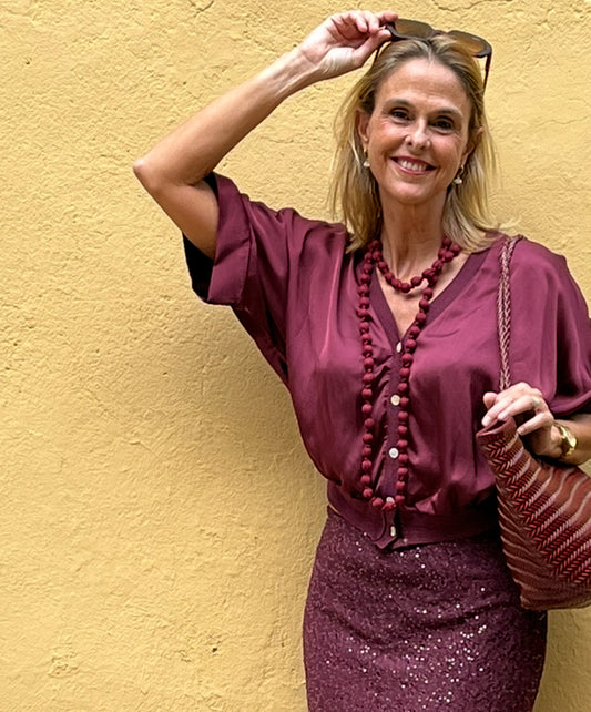 Top de raso color vino