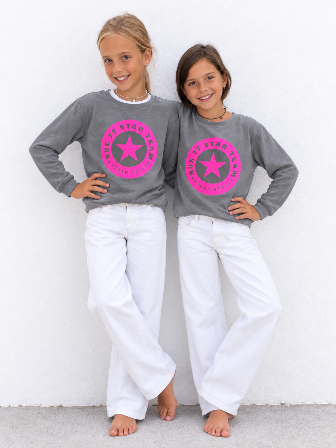 Sudadera Rue GRIS logo ROSA fluor