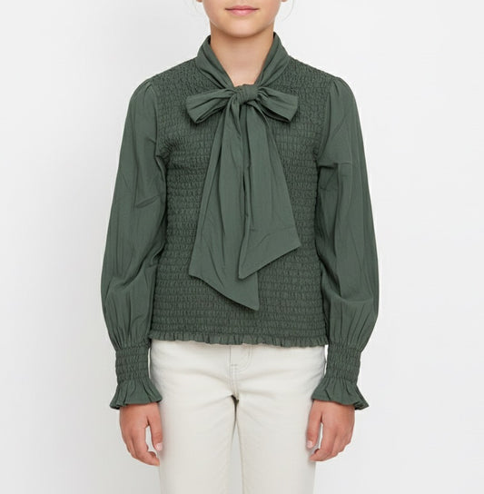 Camisa fruncida con lazada