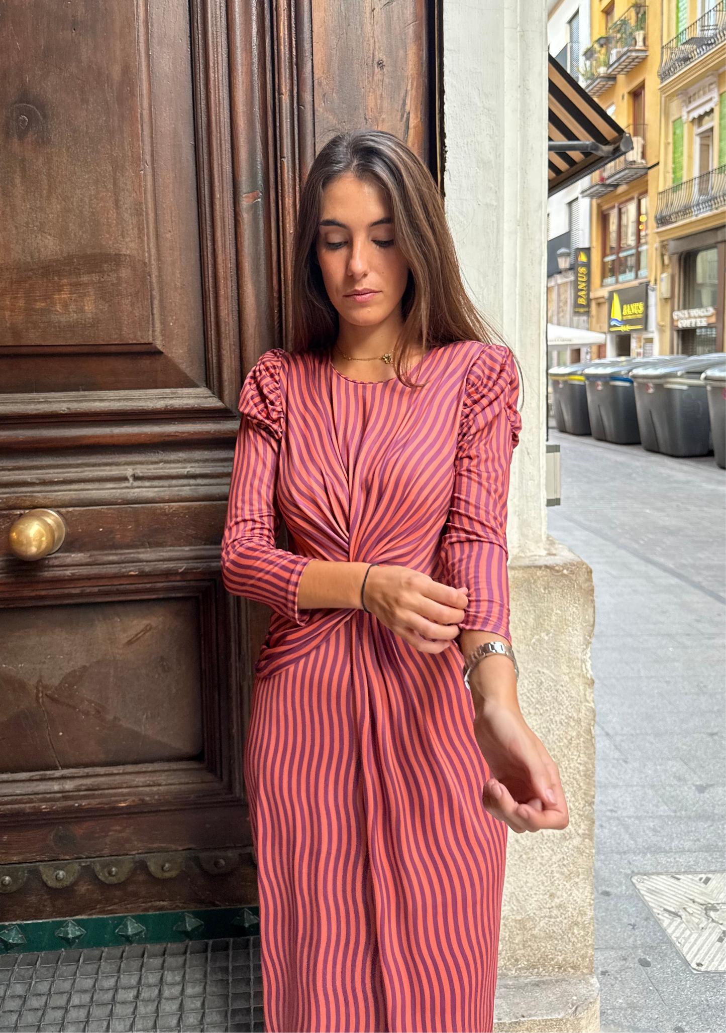 Vestido largo de rayas con fruncido