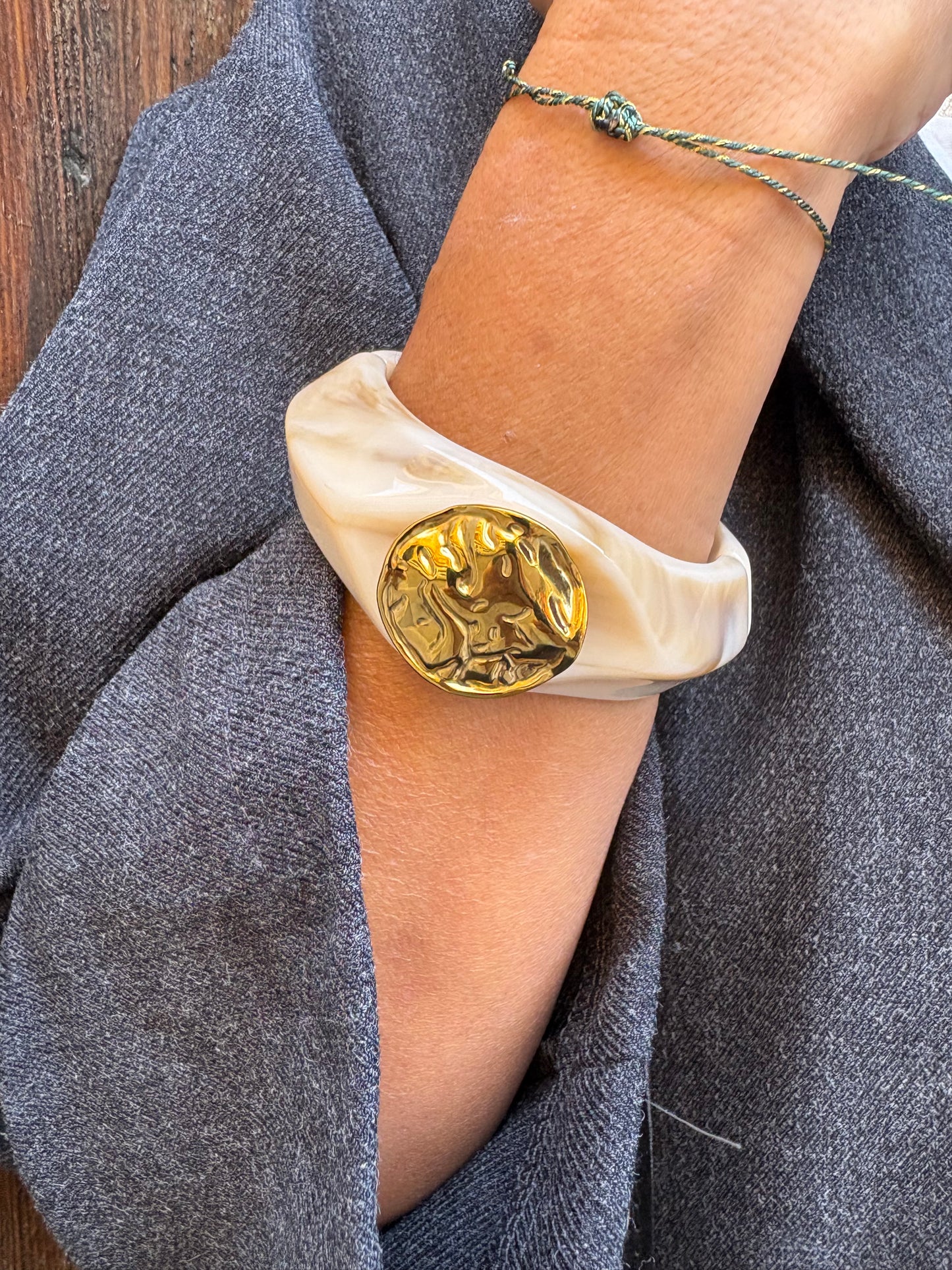 Pulsera vintage sello dorado