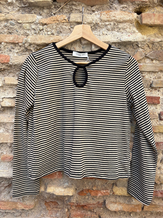 Camiseta de rayas con apertura