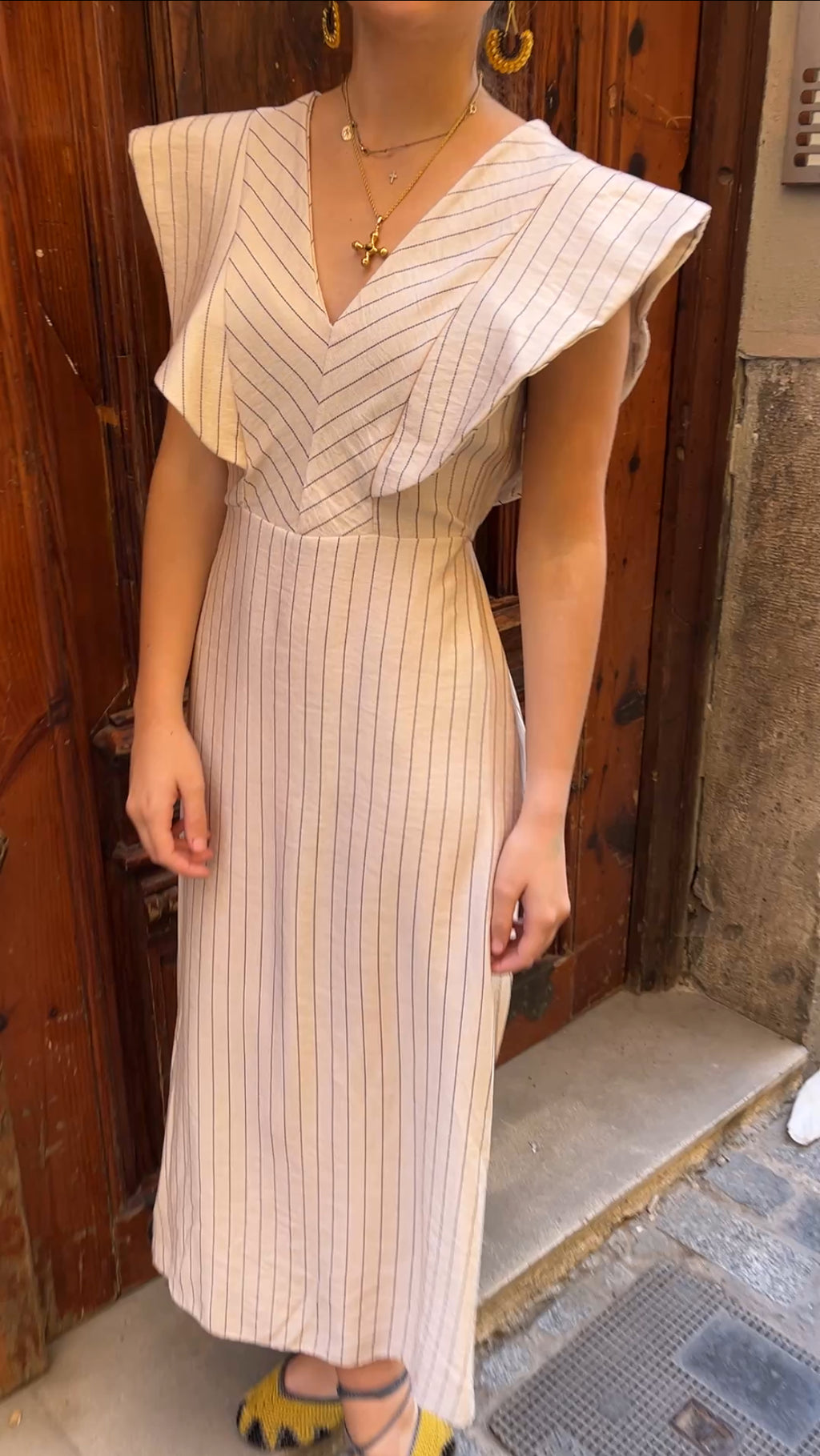 Vestido con solapas