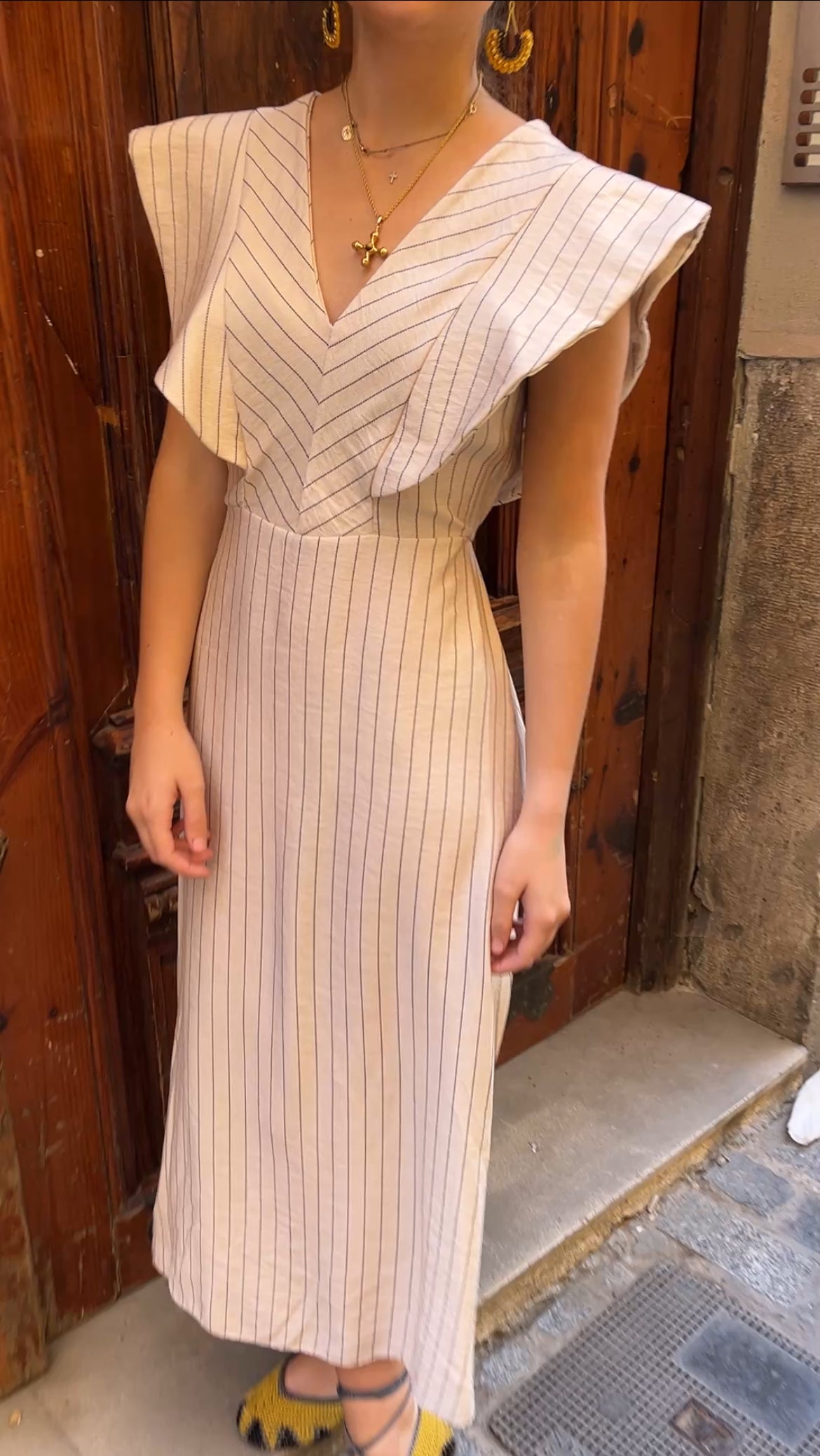 Vestido con solapas