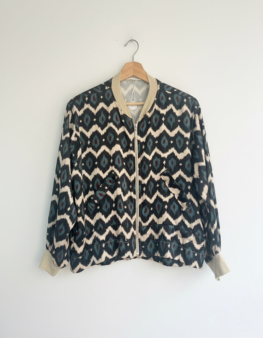 Chaqueta ligera de raso estampada