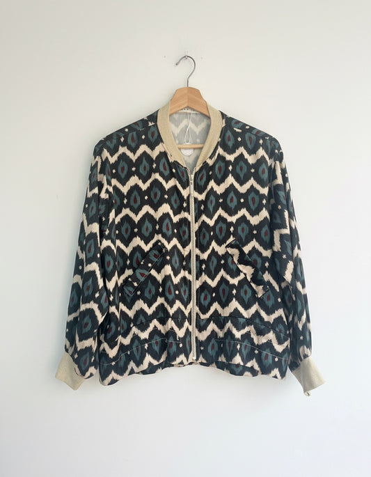 Chaqueta ligera de raso estampada