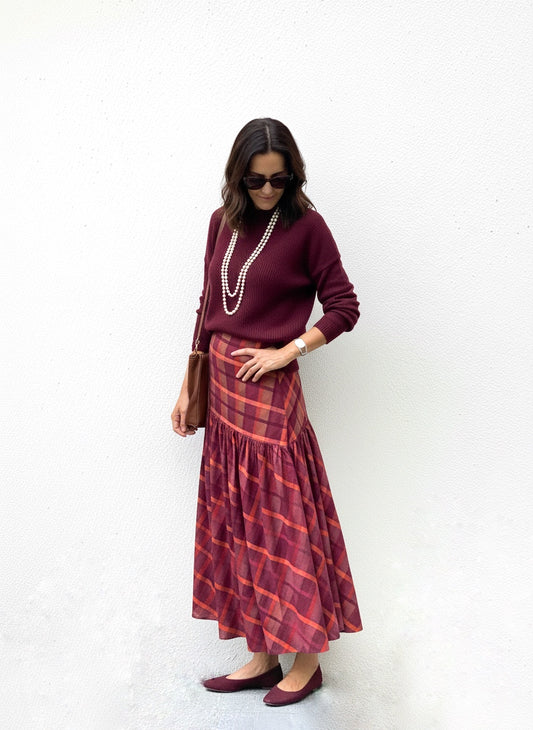 Falda de cuadros con corte diagonal