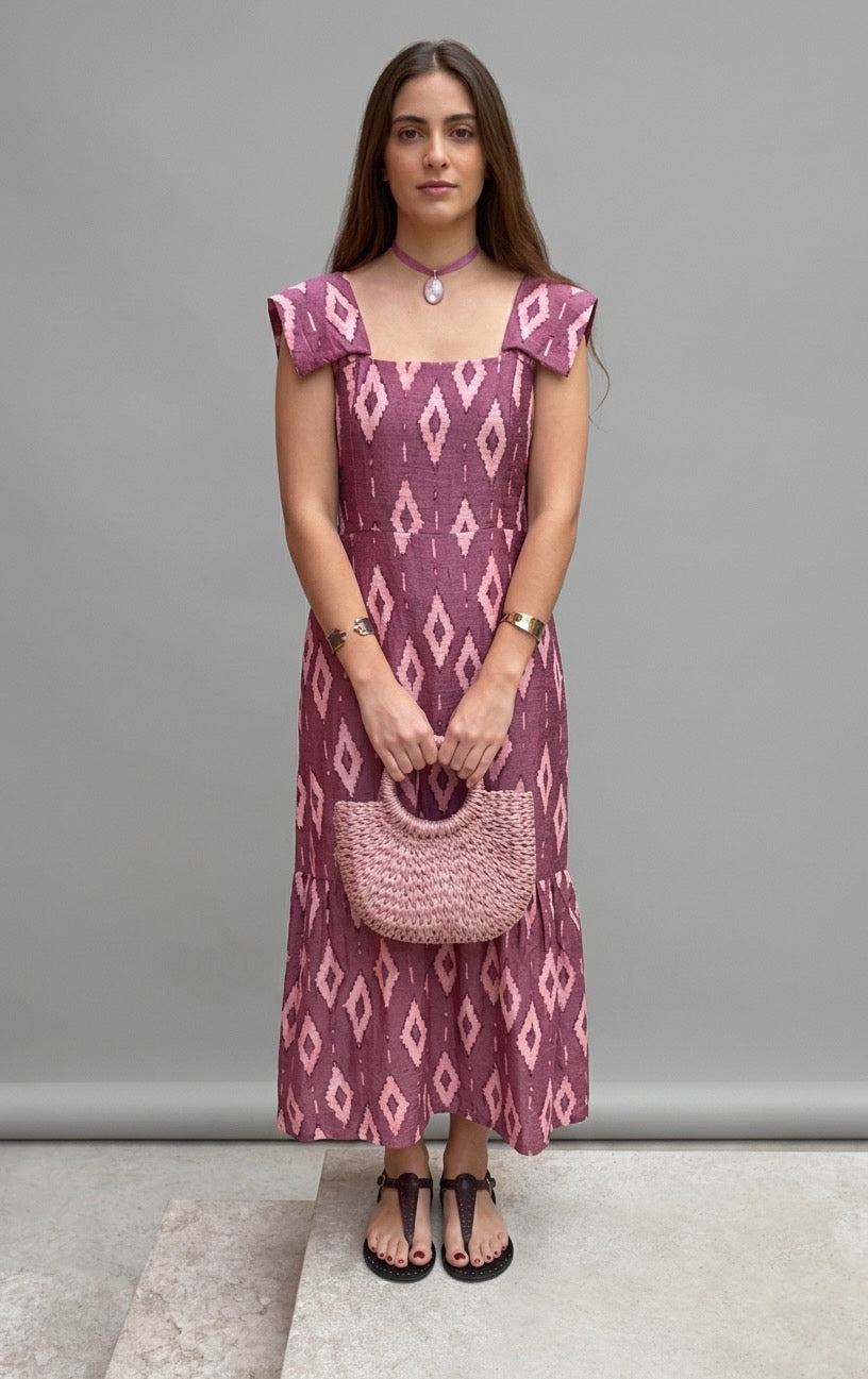 Vestido lenguas menorquinas con solapa en los tirantes