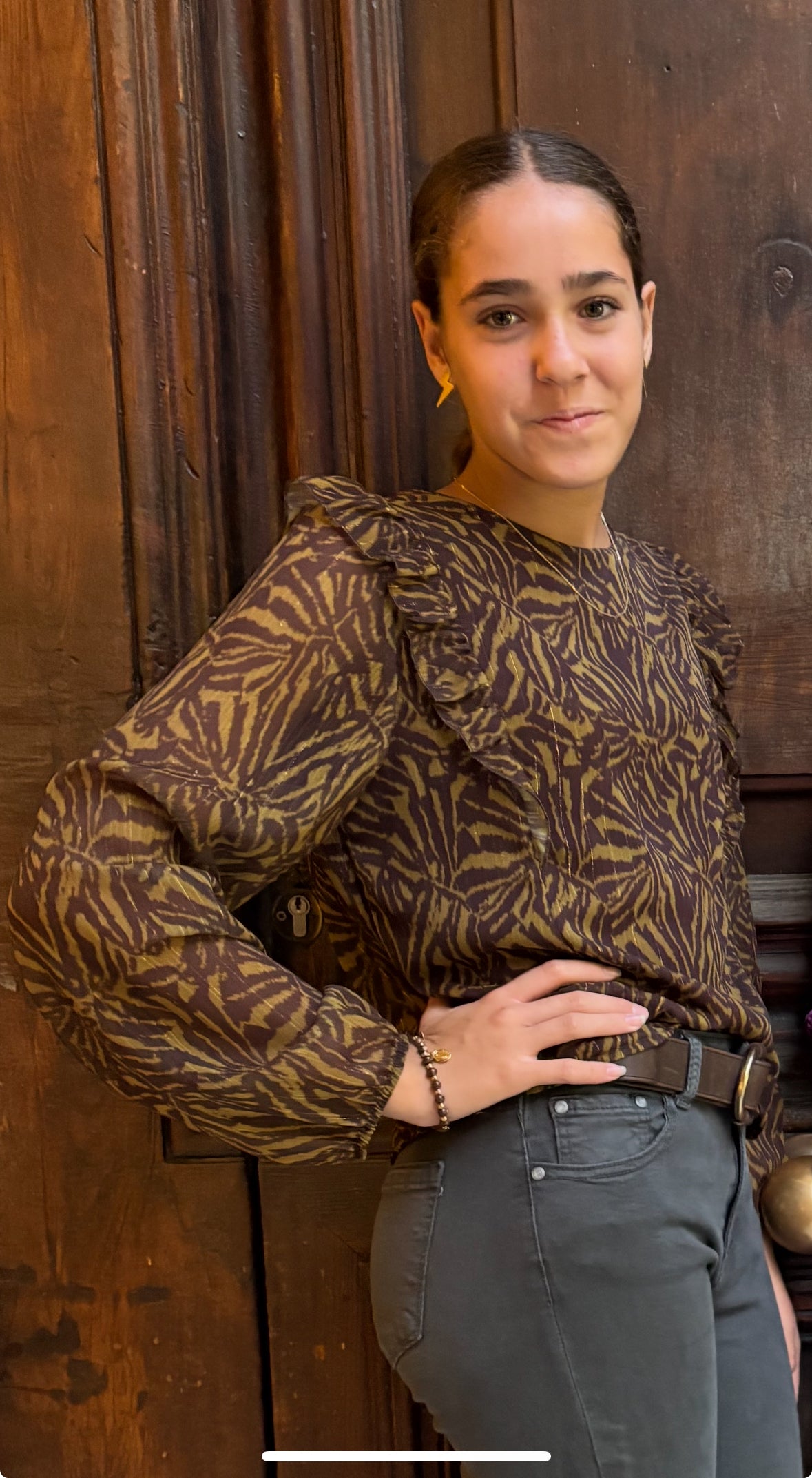 Camisa de gasa fruncida con volantes animal print