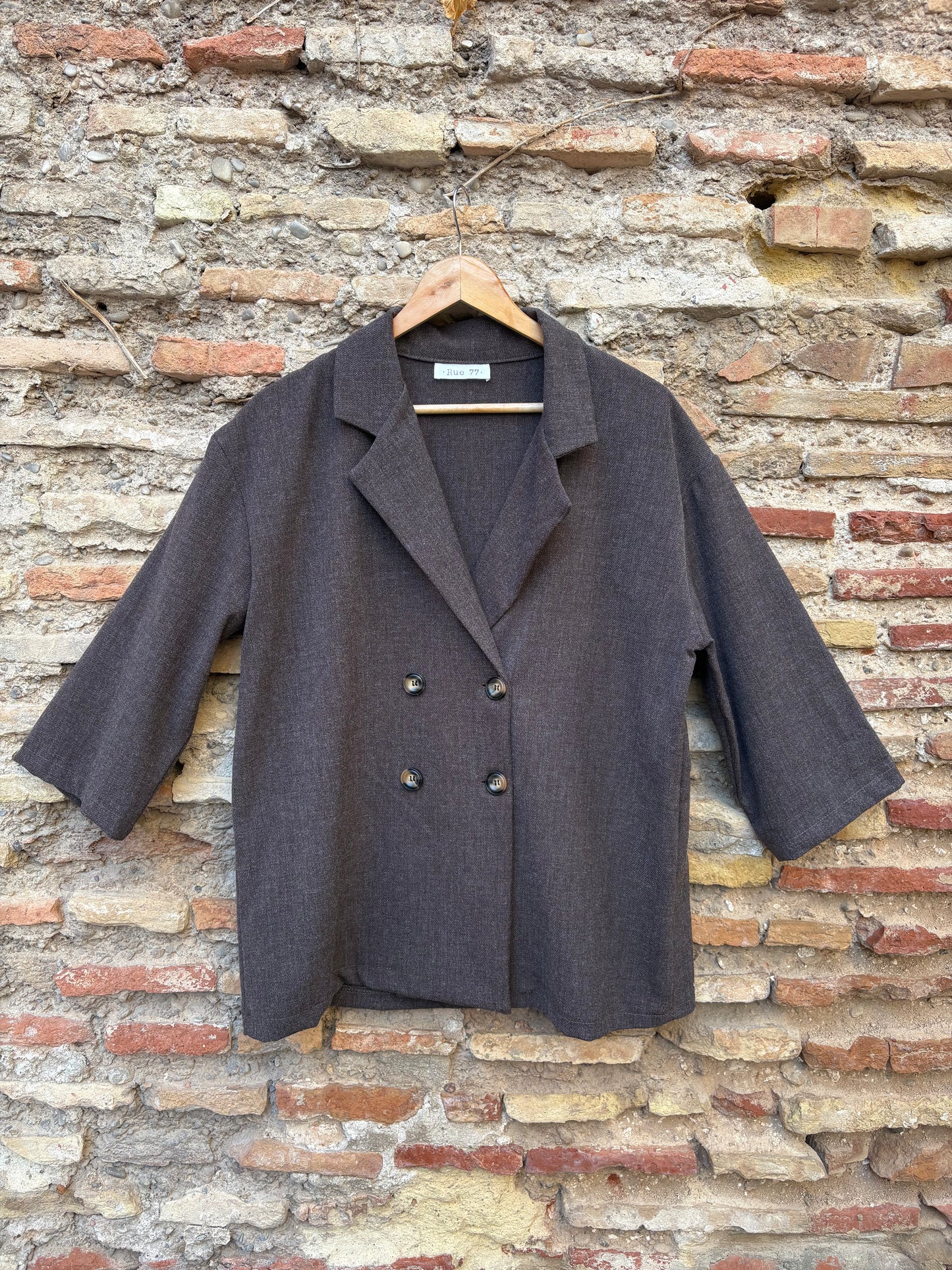 Chaqueta tres cuartos  cruzada 4 botones