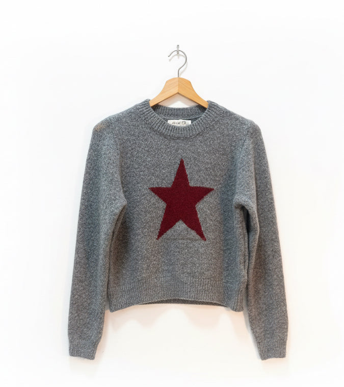 Suéter de lana azul con estrella granate