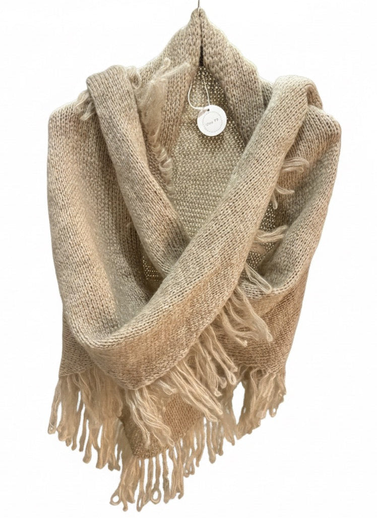 Chal de lana con flecos