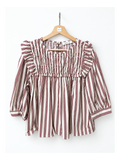 Camisa con pechera fruncida y rayas color vino