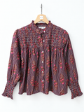Camisa india con rayas y flor en tonos granate con pechera y puños fruncidos