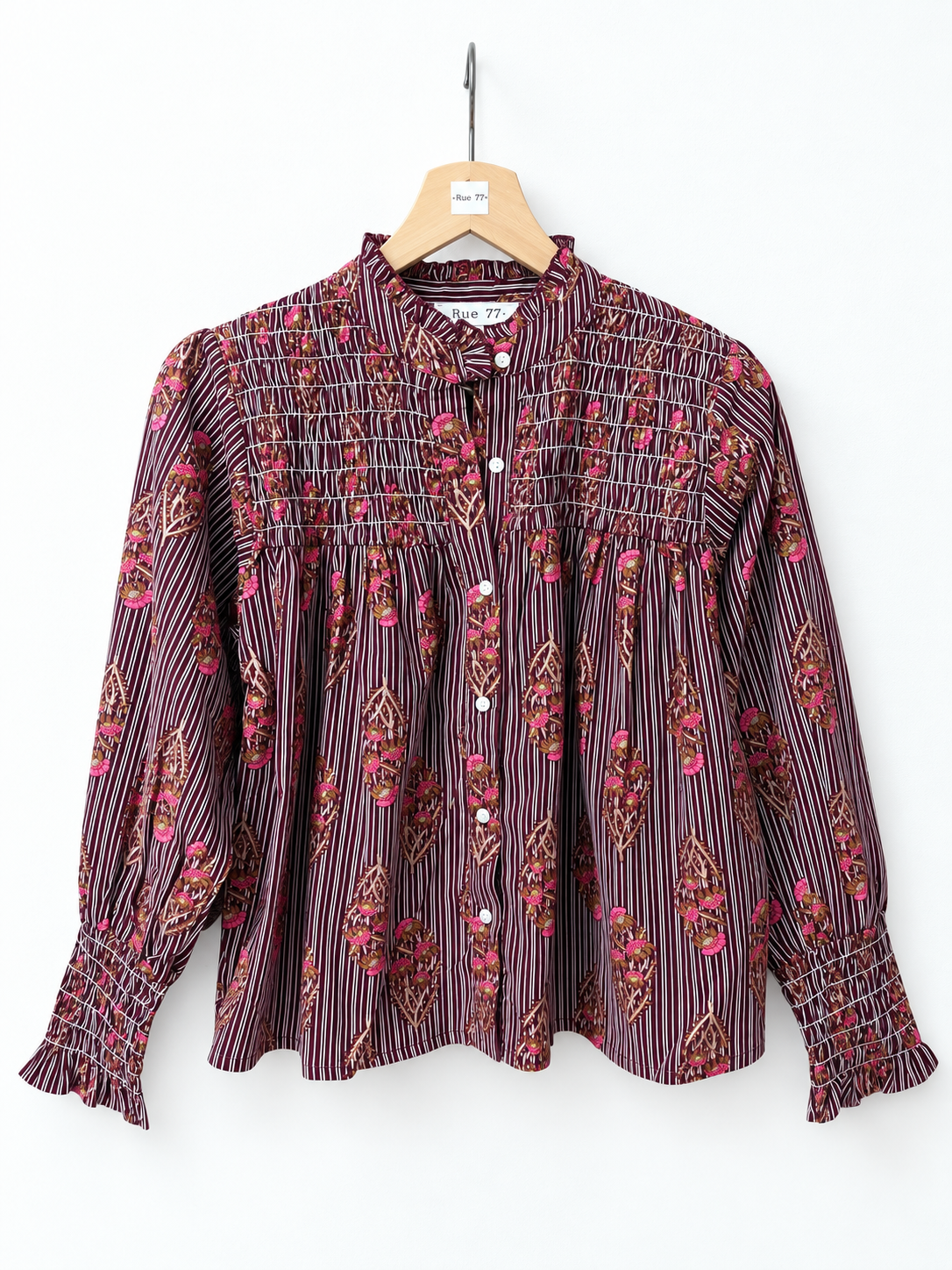 Camisa india con rayas y flor en tonos granate con pechera y puños fruncidos