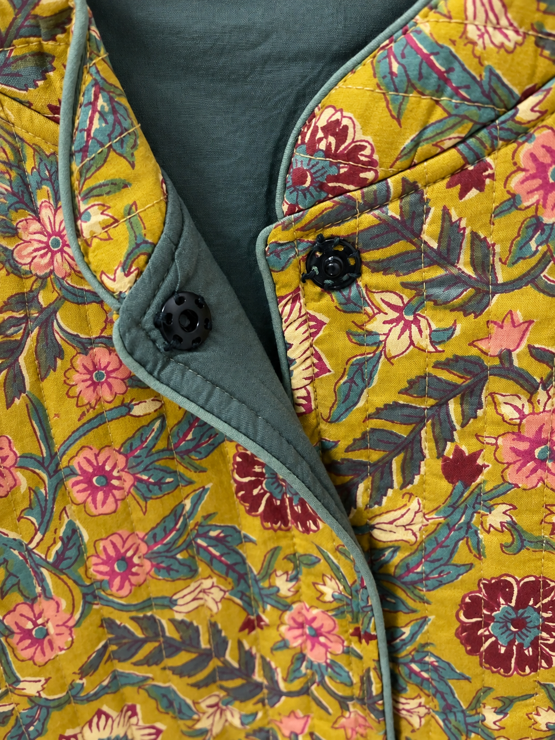 Chaqueta India de flores en tono mostaza y verde
