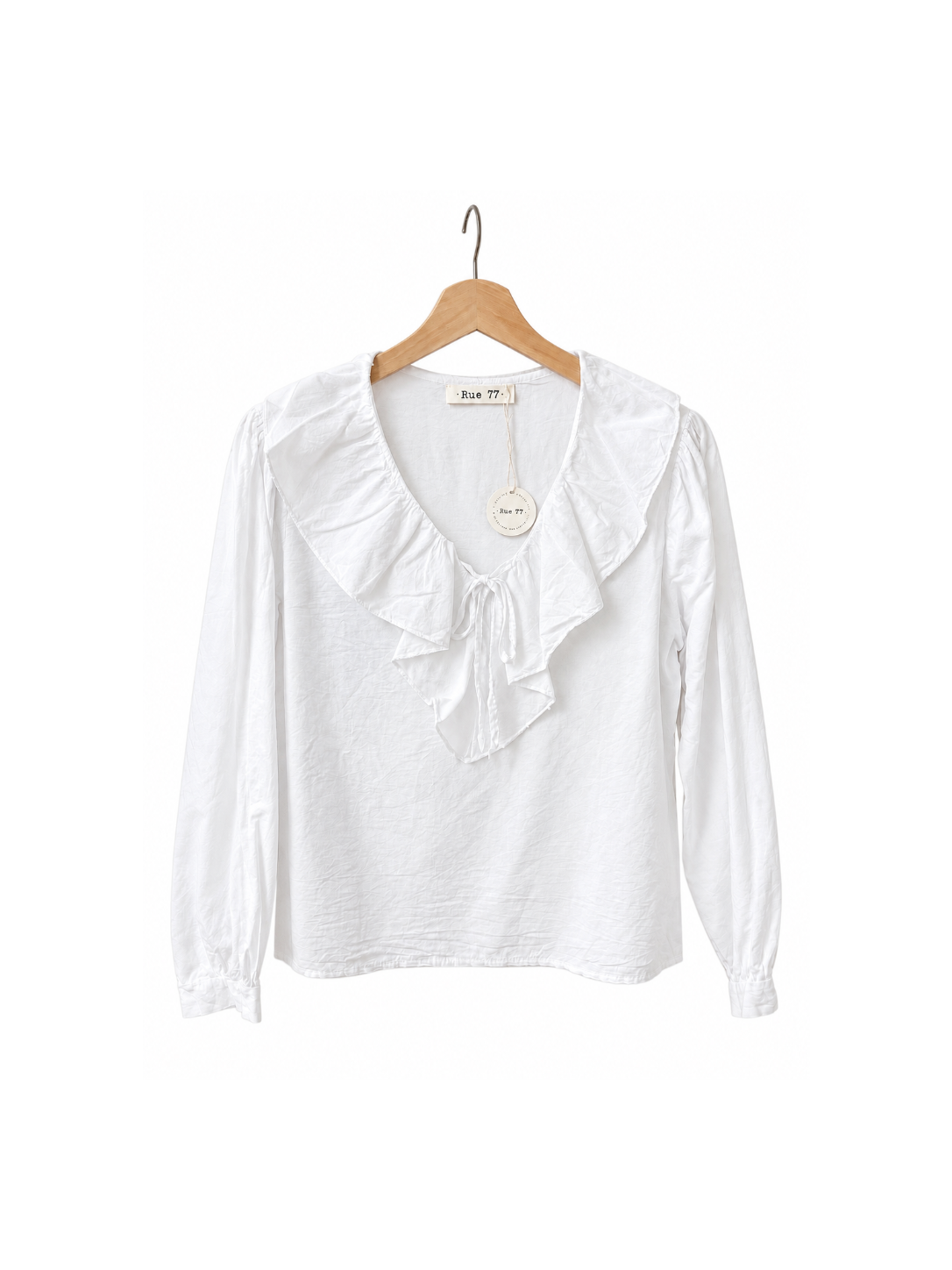 Camisa blanca con cuello de babero y lazo