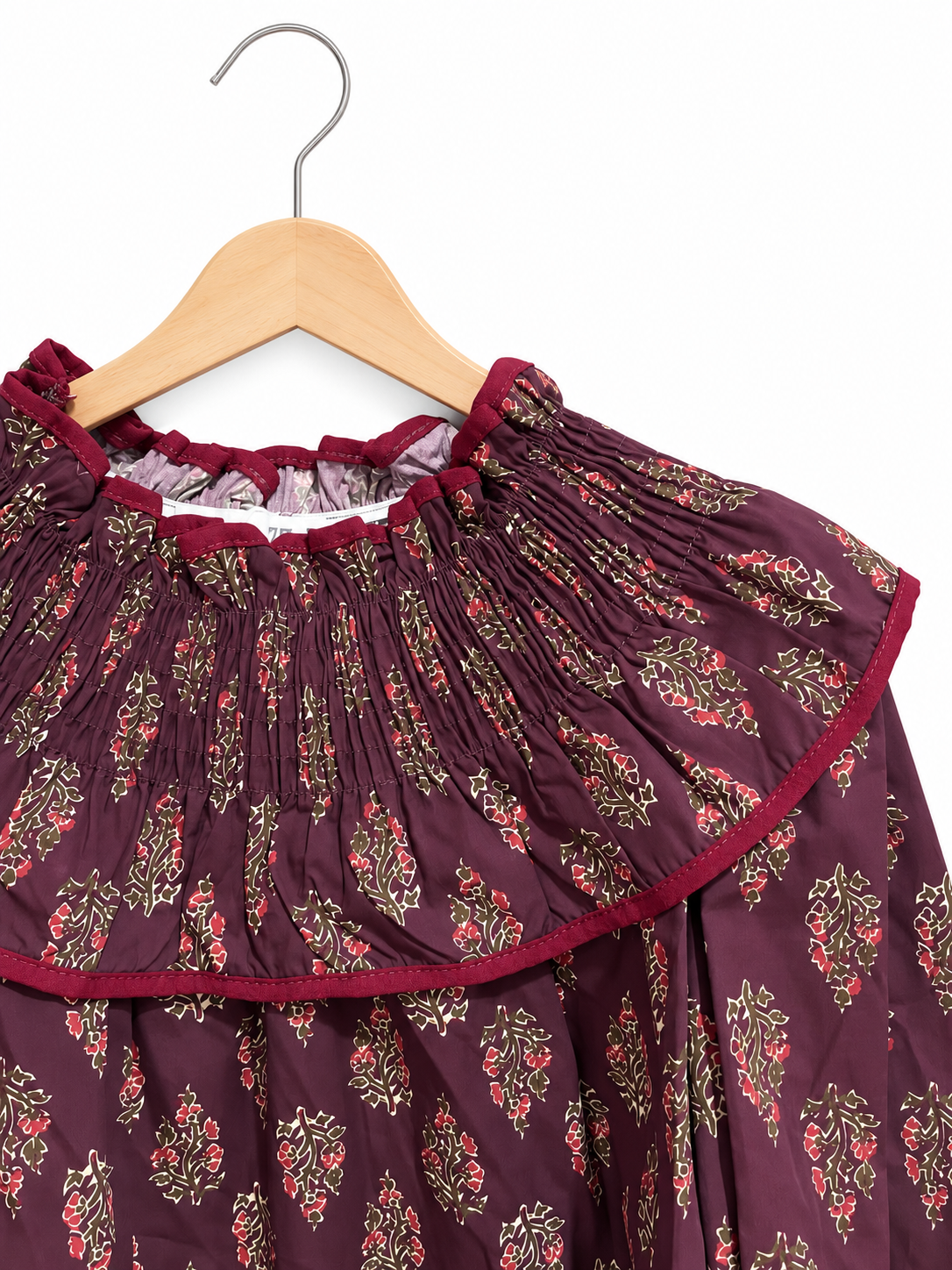 Camisa con cuello y puños fruncidos