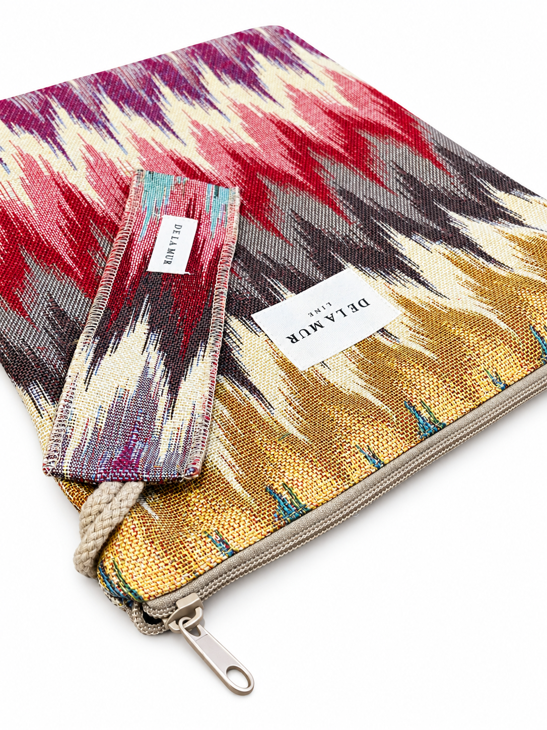 Funda de libro con marcapáginas de tela