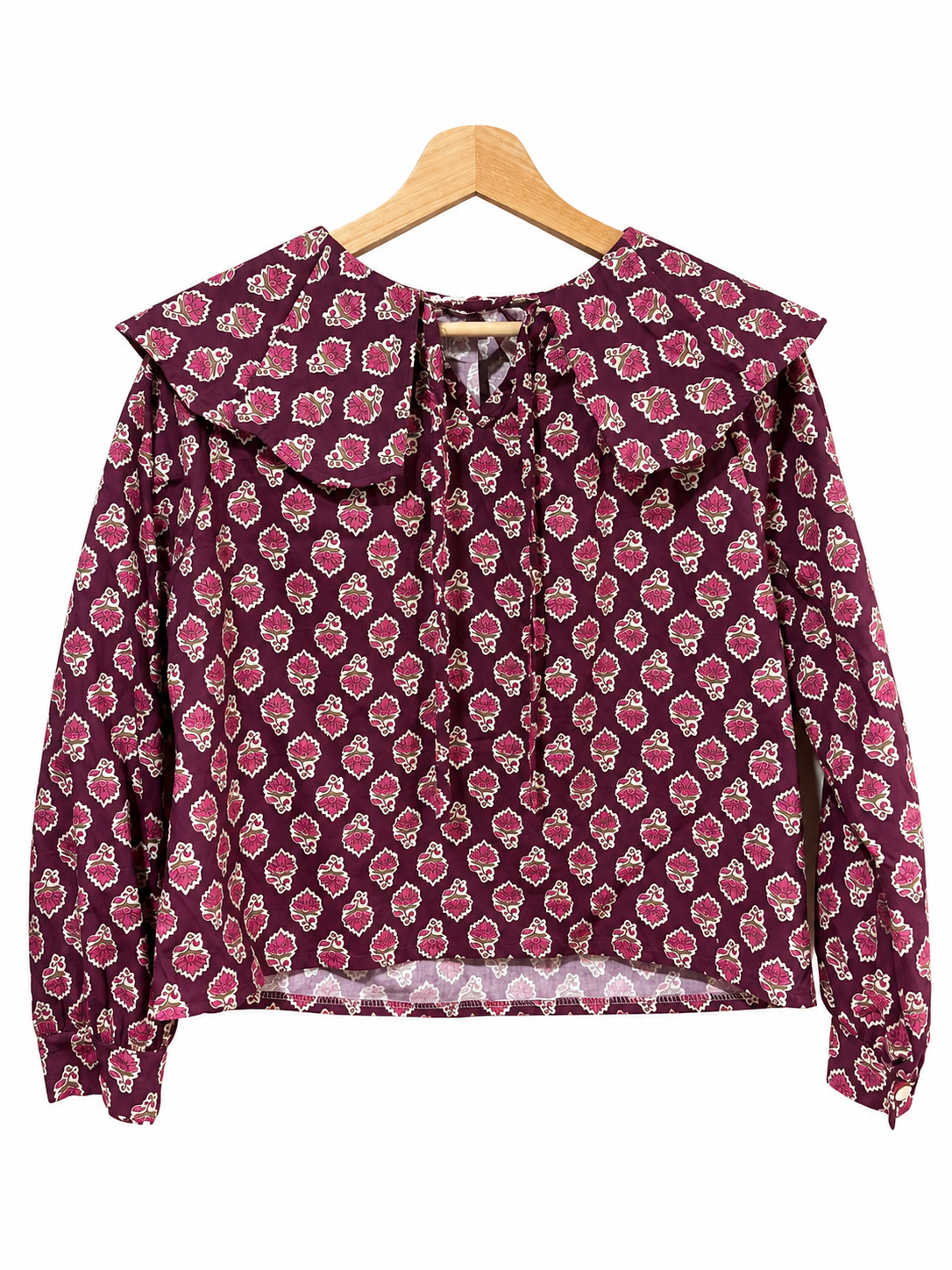 Camisa estampada en flor india y cuello bebé