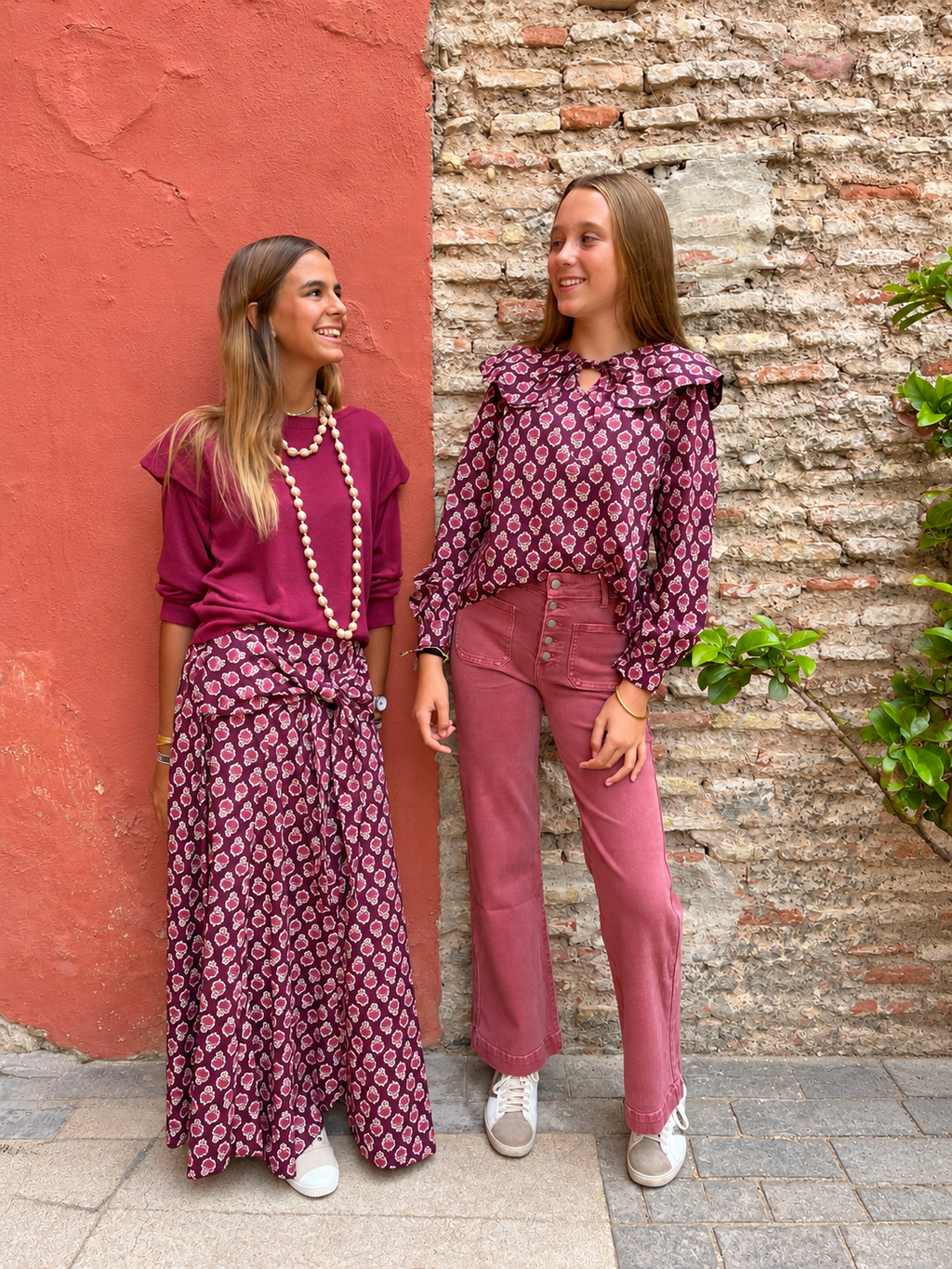 Camisa estampada en flor india y cuello bebé