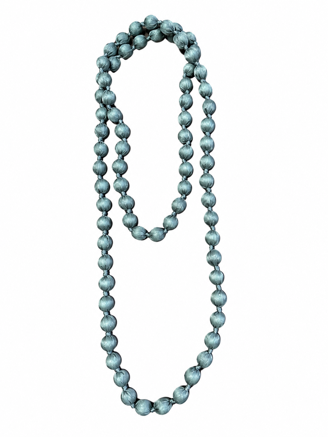 Collar de bolas de tela