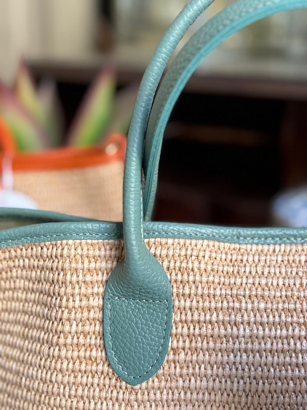 Bolso de rafia con asas de cuero 100%