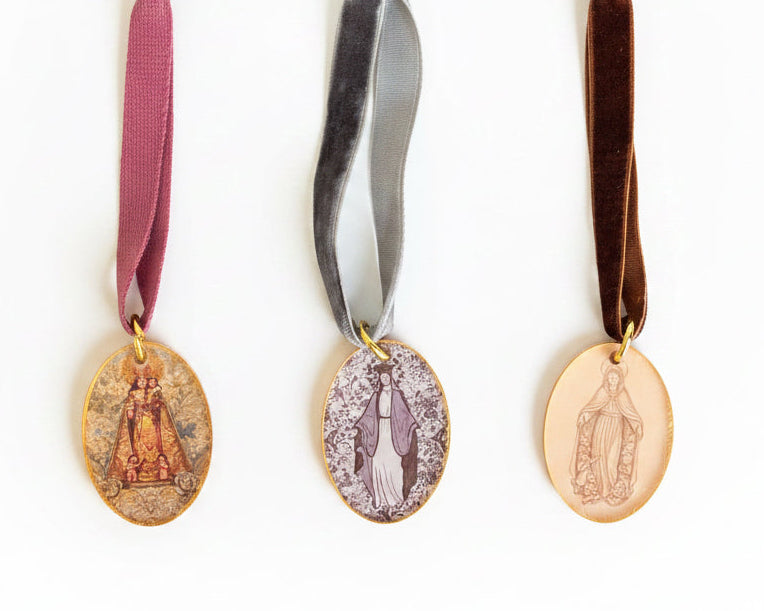 Medalla artesanal Virgen Desamparados o Milagrosa