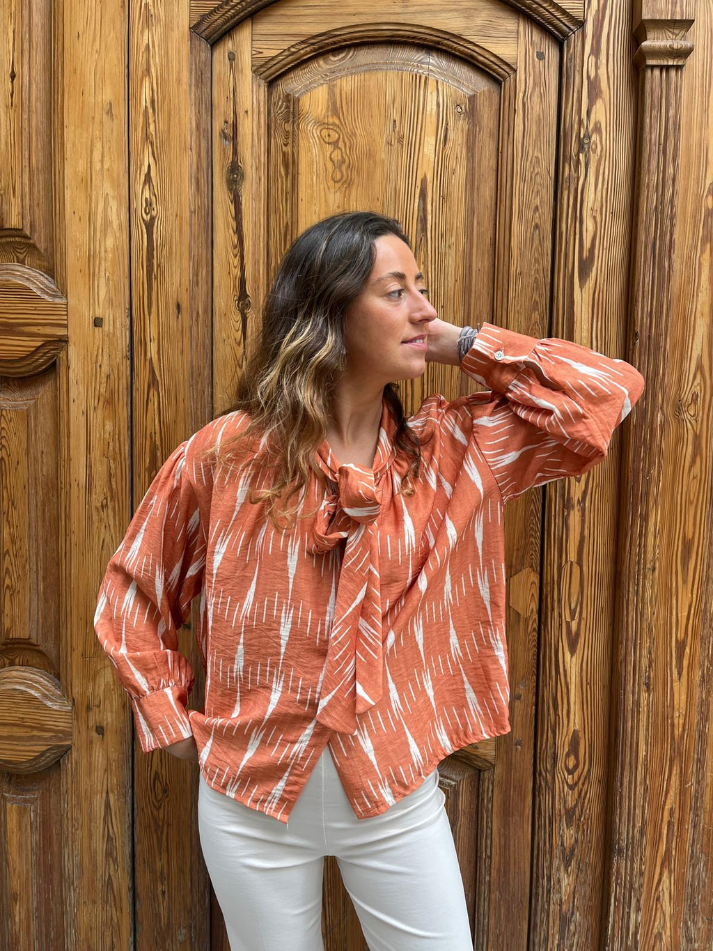 Camisa lenguas mallorquinas con lazada