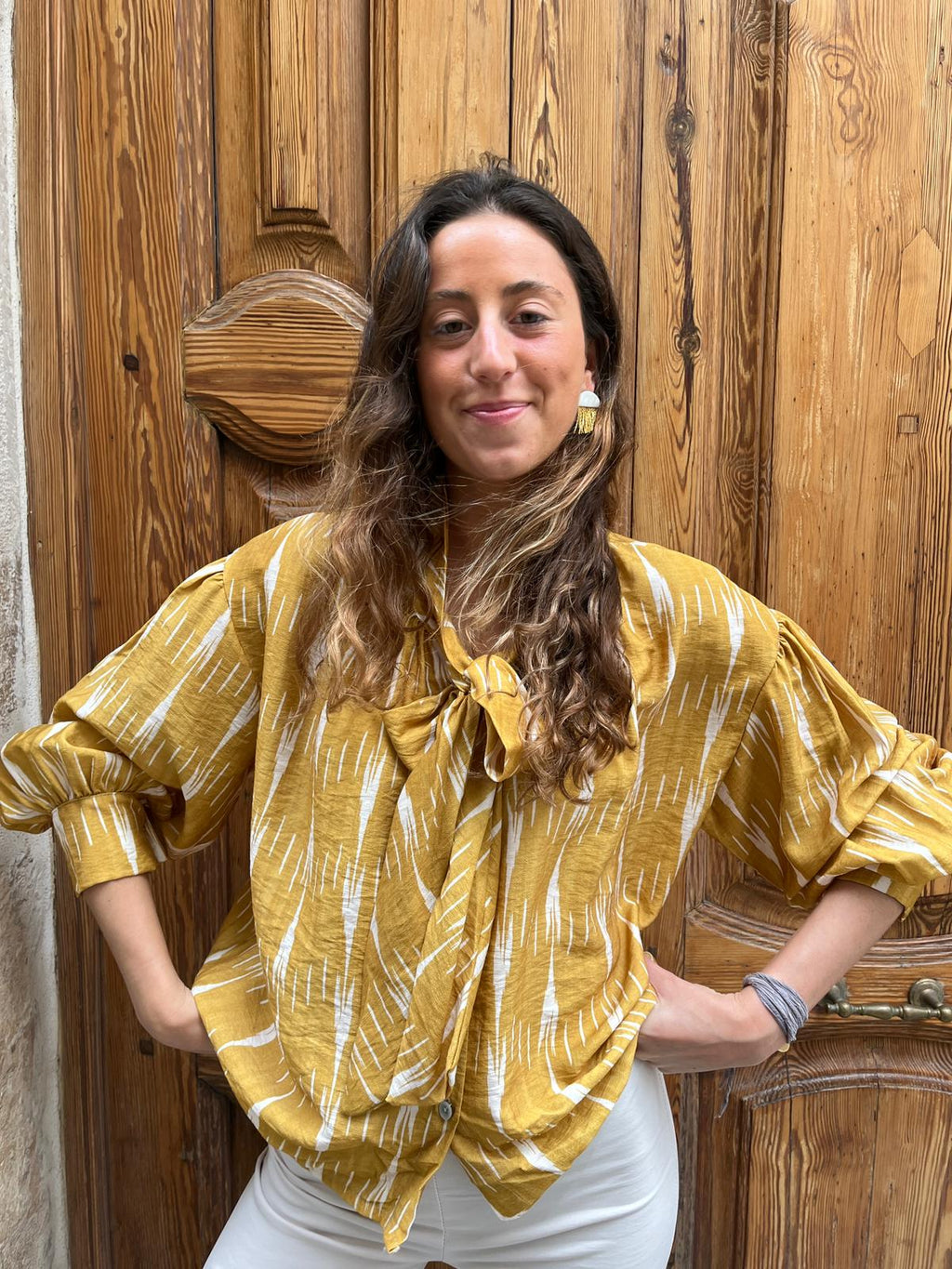Camisa lenguas mallorquinas con lazada
