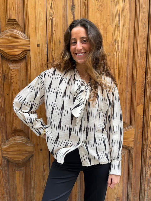 Camisa lenguas mallorquinas con lazada